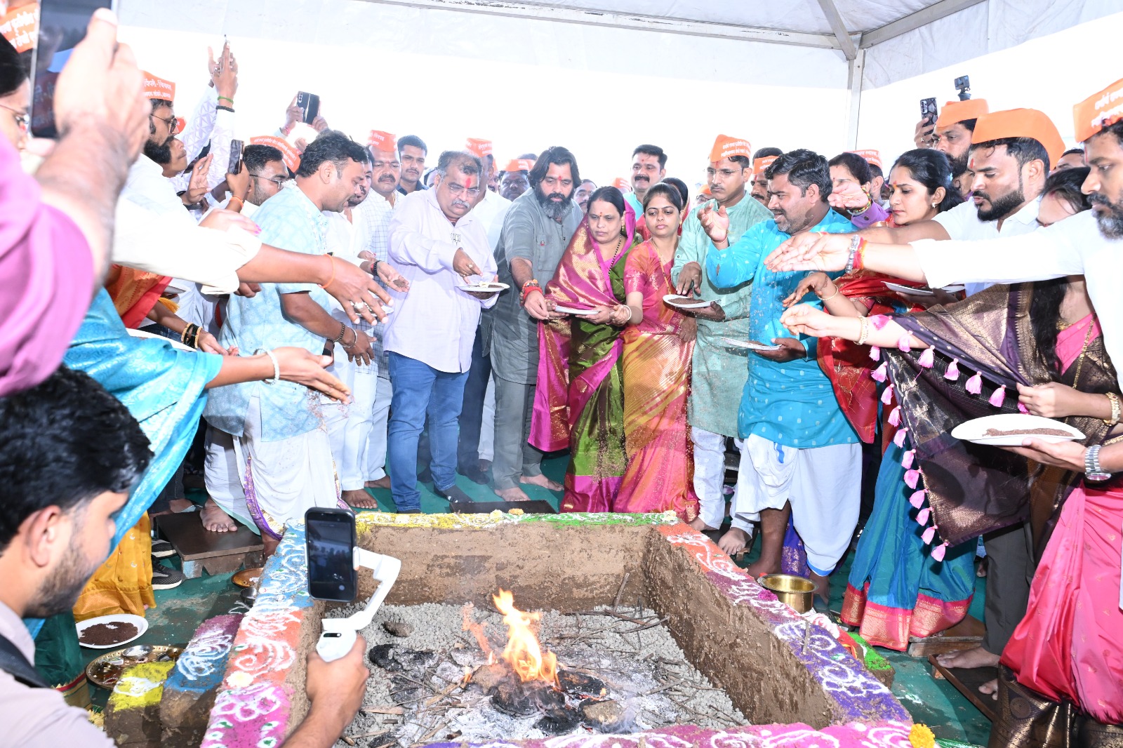 आस्मानी संकटात पिंपरी-चिंचवडकरांचा कायम ‘‘एक हात मदतीचा