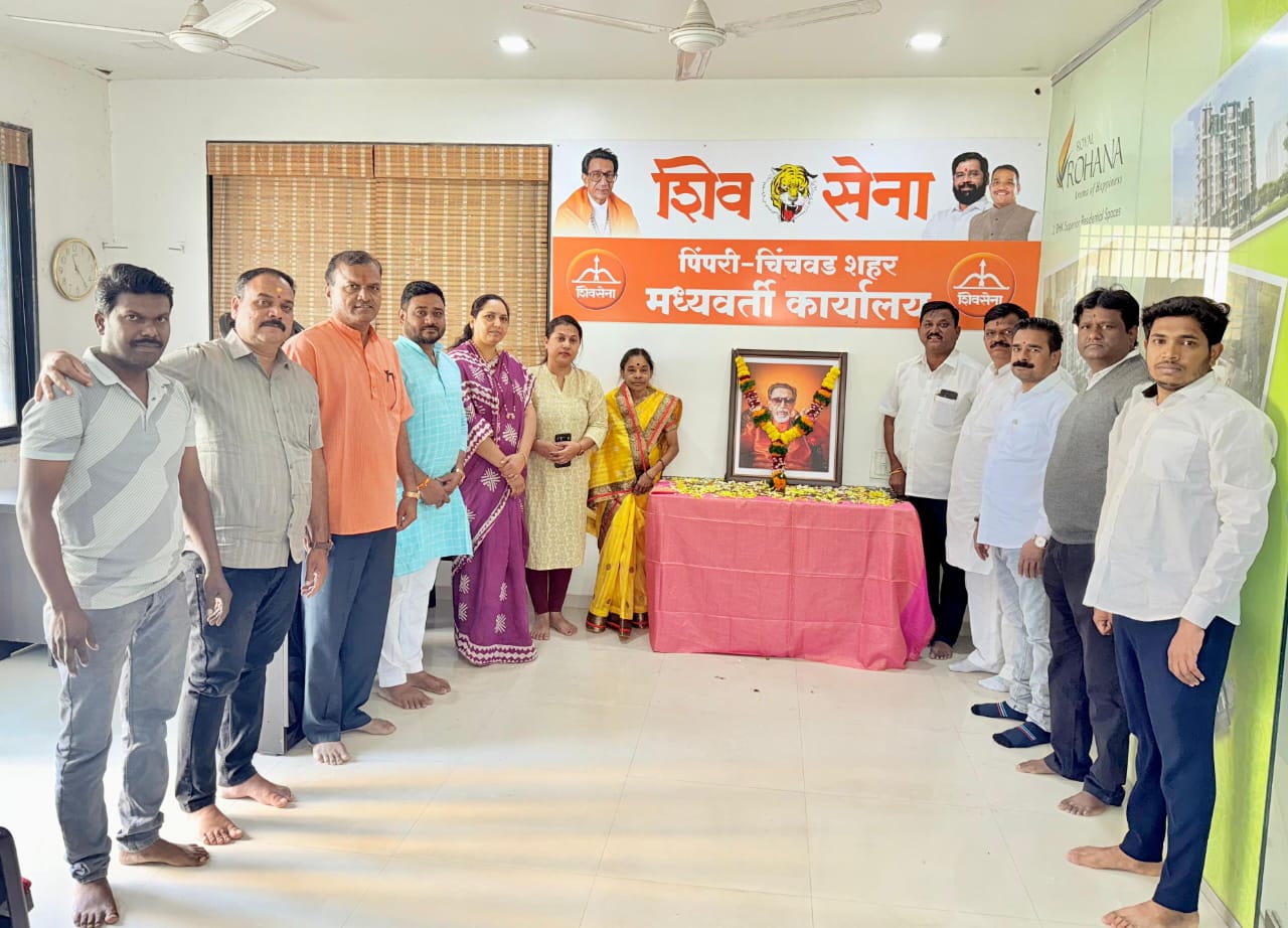 शिवसेना मध्यवर्ती कार्यालयात बाळासाहेब ठाकरे यांना अभिवादन