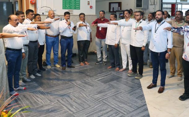 महापालिकेतर्फे संविधान दिनानिमित्त भारतरत्न डॉ. बाबासाहेब आंबेडकर यांना अभिवादन व सामुहिक संविधान प्रास्ताविकेचे वाचन