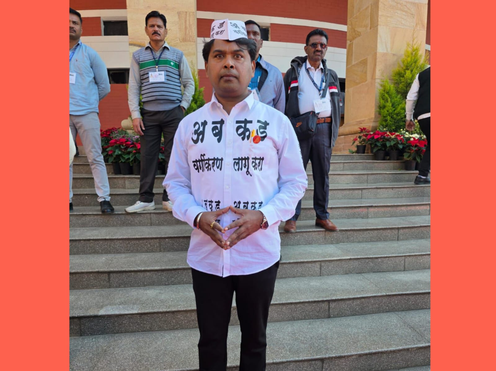 'अबकड' आरक्षणाची अंमलबजावणी तात्काळ व्हावी; आमदार अमित गोरखे यांनी वेगळा पोशाख परिधान करून वेधले लक्ष