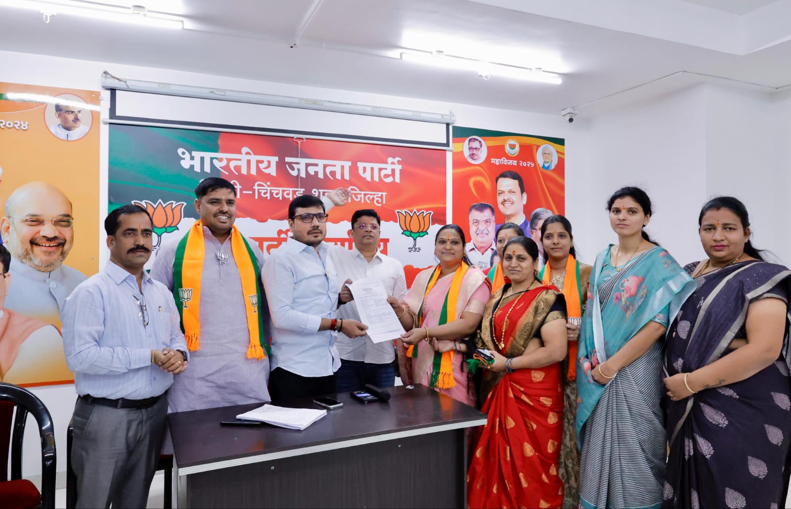 भाजपाकडे अर्ज जमा करून निशा यादव निवडणूक रणांगणात..!