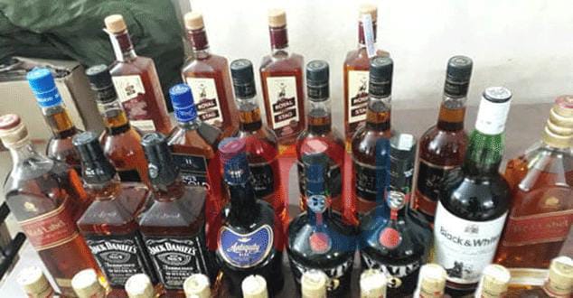 किया सेल्टॉस कारमधून बेकायदा दारू जप्त; त्रिवेणीनगर चौकात चिखली पोलिसांची कारवाई