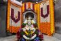 सफला एकादशी निमित्त माऊलींच्या संजीवन समाधी मंदिराला फुलांची आकर्षक सजावट