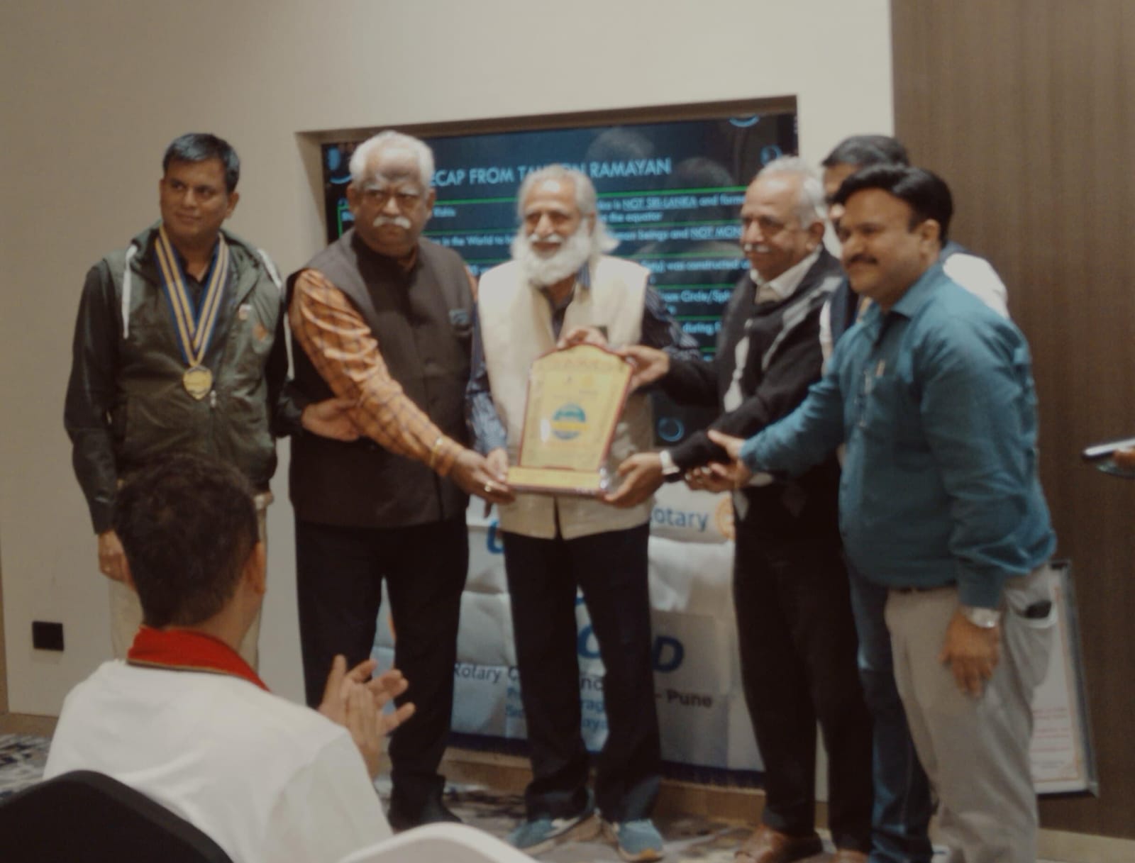 चिंचवड रोटरी क्लबतर्फे श्रीकांत आपटे यांचा जीवनगौरव पुरस्काराने सन्मान