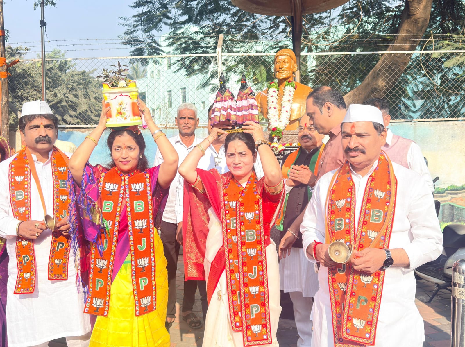 प्रभाग क्र.१४ मधील भाजपच्या उमेदवारांचा अनोख्या पद्धतीने अर्ज दाखल; वारकरी परंपरेचा सन्मान, पदयात्रेने वेधले सर्वांचेच लक्ष..!