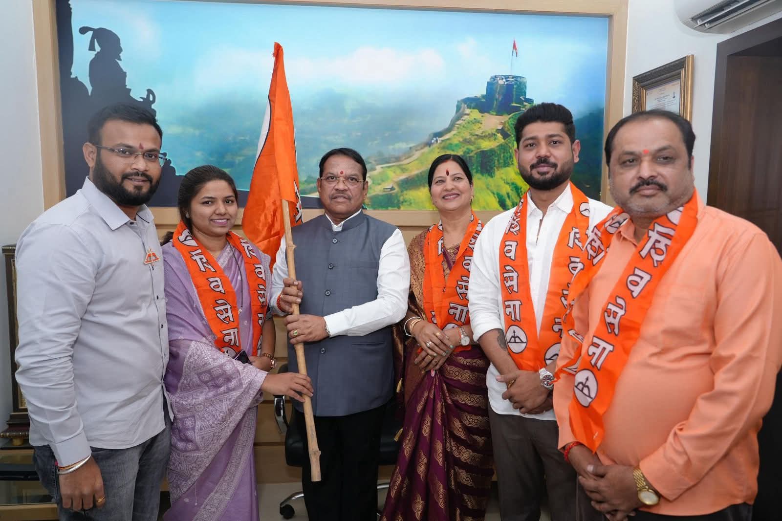 प्रभाग क्र.११ मध्ये भाजपला मोठा धक्का; अनिकेत बाबर यांचा कार्यकर्त्यांसह शिवसेनेत प्रवेश