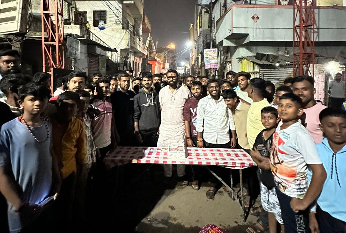 प्रचाराच्या रणधुमाळीत विराज लांडे यांचा वाढदिवस उत्साहात
