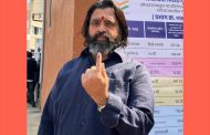भोसरी विधानसभेचे आमदार महेश लांडगे यांनी बजावला मतदानाचा हक्क