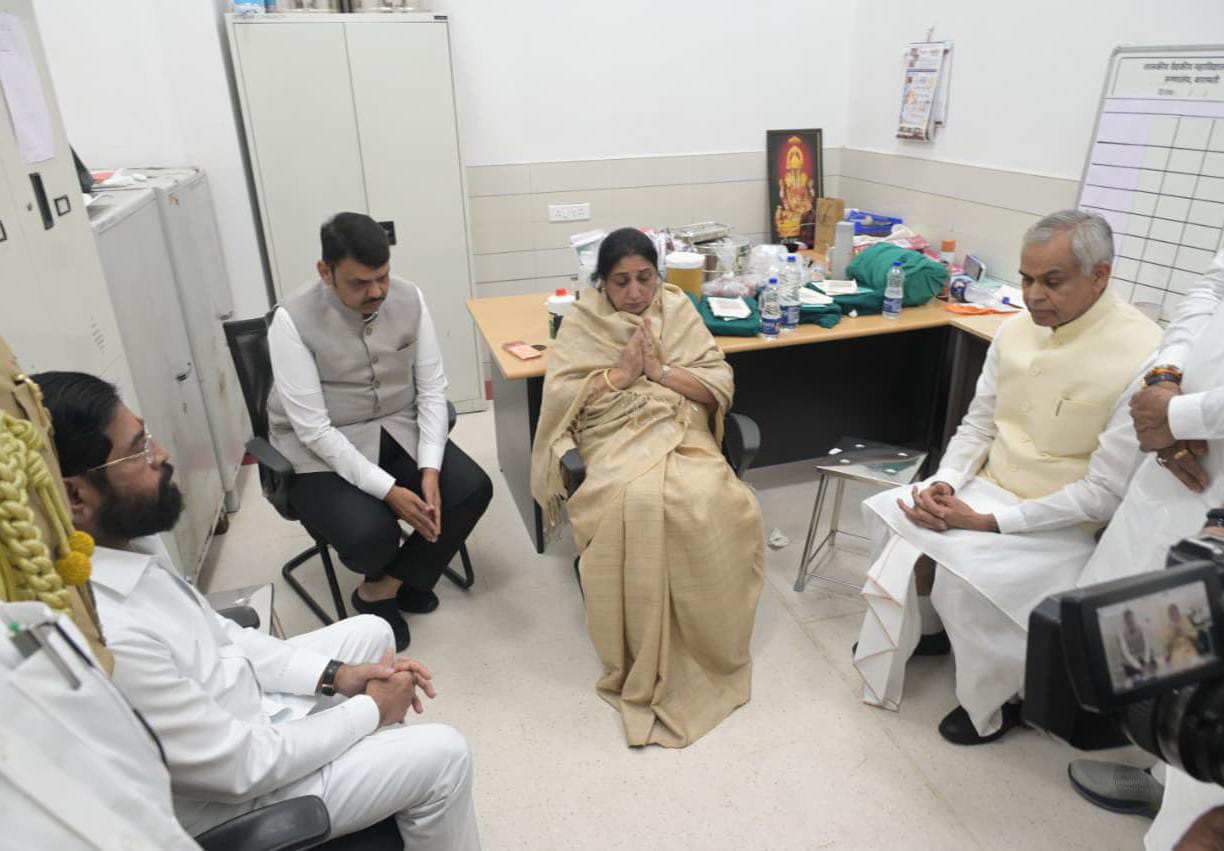 राज्यपाल आचार्य देवव्रत व मुख्यमंत्री देवेंद्र फडणवीस यांच्याकडून उपमुख्यमंत्री अजित पवार यांच्या कुटुंबीयांचे सांत्वन