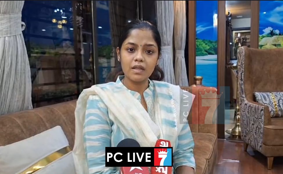 वडीलधारी अजितदादा गेले... आर. आर. आबांच्या कन्येचा कंठ दाटला