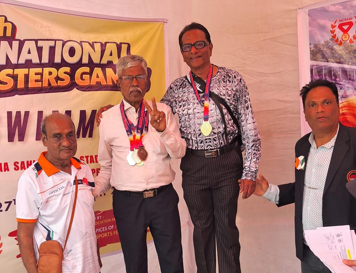 ८ व्या राष्ट्रीय मास्टर गेम्स पोहण्याच्या स्पर्धेत रमेश जाधव यांना राष्ट्रीय सुवर्णपदक