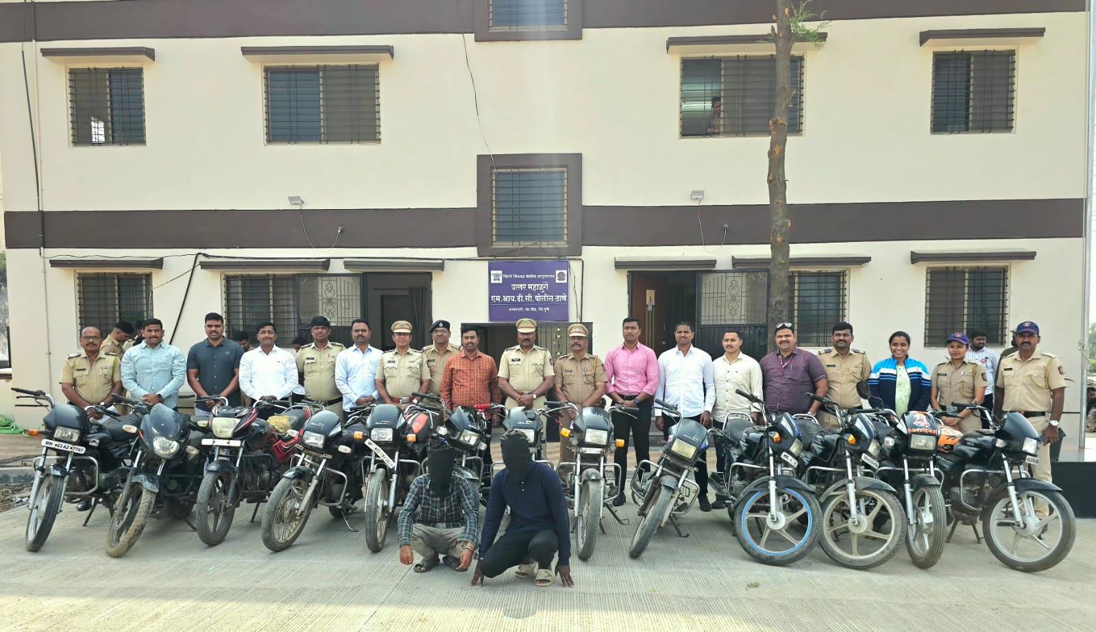 वाहन चोरी करणाऱ्या टोळीचा पर्दाफाश; महाळुंगे पोलिसांकडून १३ मोटारसायकली जप्त
