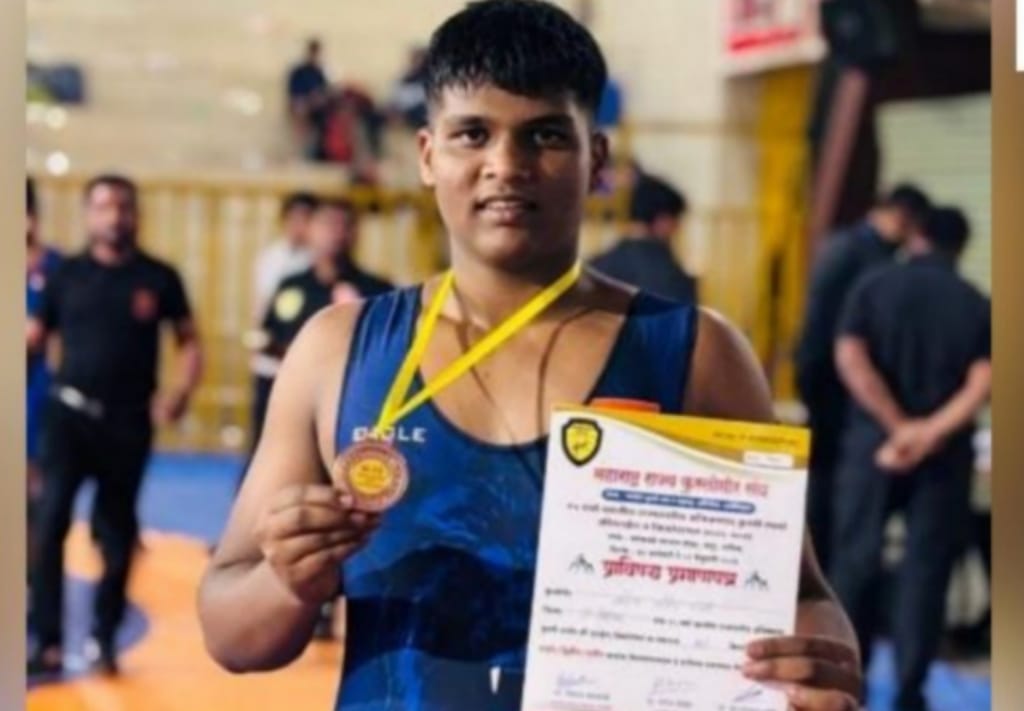 पिंपरी-चिंचवडच्या पै. श्लोक ताम्हाणे यांने राज्यस्तरीय कुस्ती स्पर्धेत कांस्यपदक पटकावले