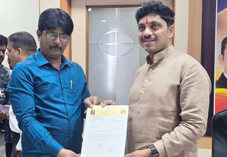 निगडी ते पिंपरी दरम्यानच्या रस्त्याची दुरावस्था; तातडीने रस्त्याची दुरूस्ती करण्याची मल्हार आर्मीची मागणी