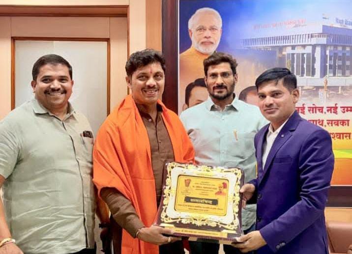 महापौर रवि लांडगे यांचा “माझा फार्मासिस्ट, माझा अभिमान” या गौरवचिन्हाने सन्मान