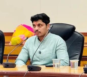 रात्रीच्या स्वच्छता मोहिमेत महिलांची शिफ्ट बंद करण्याचे महापौर रवि लांडगे यांचे निर्देश