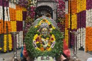 आमलकी एकादशी निमित्त संत ज्ञानेश्वर माऊलींच्या संजीवन समाधी मंदिरात फुलांची आकर्षक सजावट