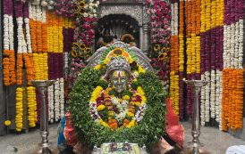 आमलकी एकादशी निमित्त संत ज्ञानेश्वर माऊलींच्या संजीवन समाधी मंदिरात फुलांची आकर्षक सजावट