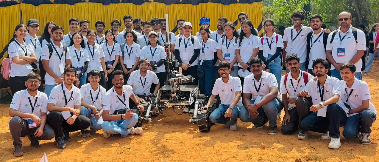 पीसीसीओईची आंतरराष्ट्रीय रोव्हर चॅलेंज स्पर्धेत चमकदार कामगिरी; 'इमर्जिंग टीम ऑफ द इयर' हा मानाचा पुरस्कार