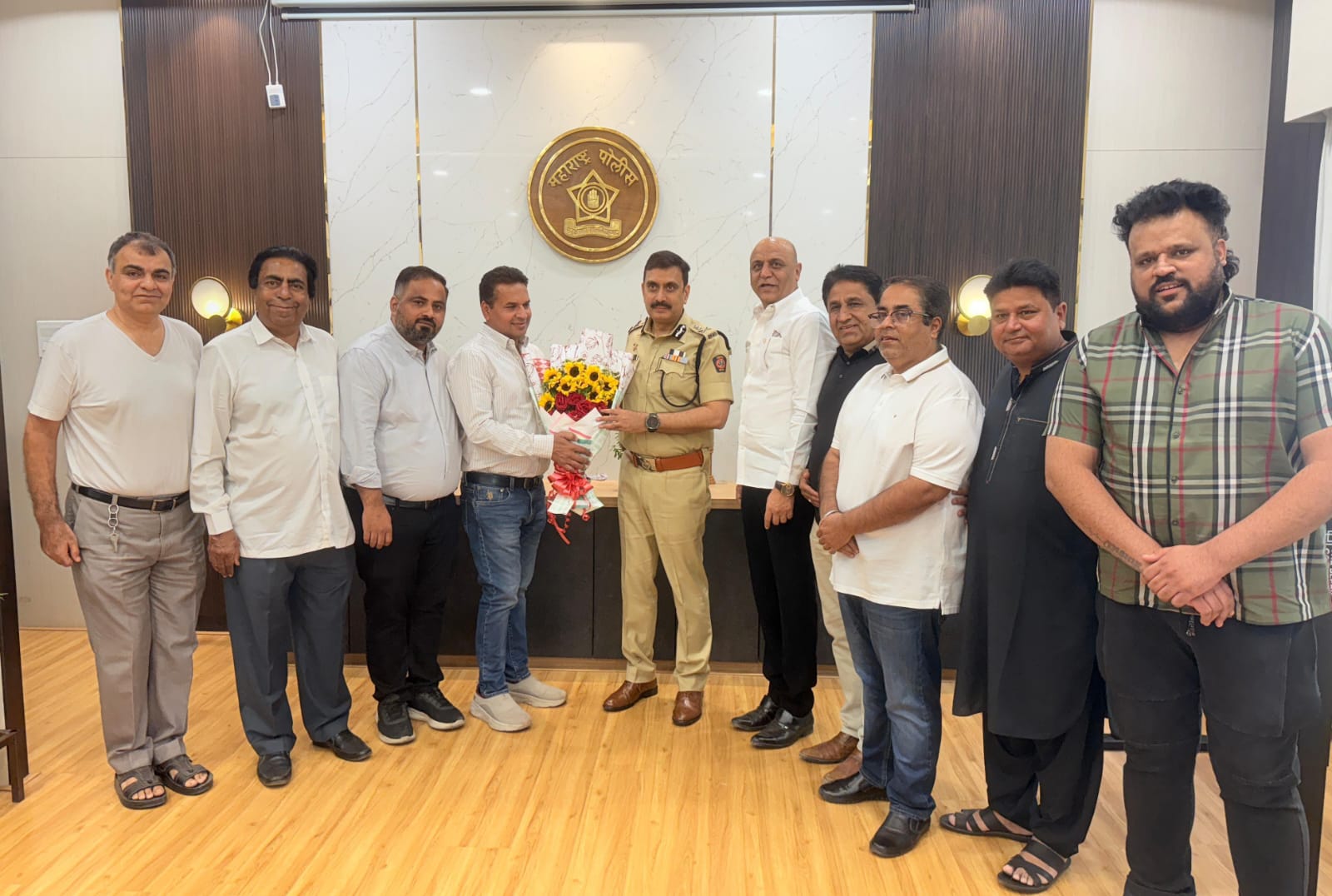 रहाटणीतून अपहरण झालेल्या व्यापाऱ्याची अवघ्या ६ तासात सुखरूप सुटका; पोलिसांच्या धाडसी कामगिरीबद्दल व्यापाऱ्यांकडून सत्कार