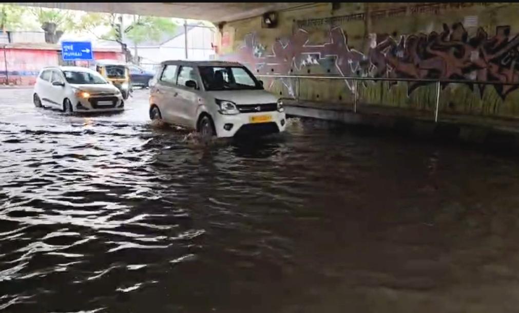 पावसाळ्यापूर्वी नालेसफाई नाहीच.. पिंपरी-चिंचवड शहरातील अनेक रस्त्यांवर पाणी साचले