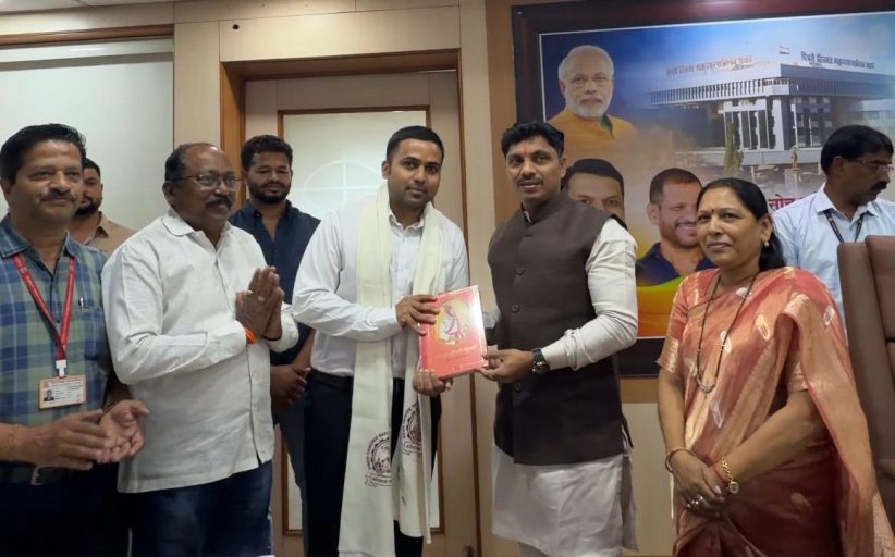 पिंपरी चिंचवडसाठी अभिमानास्पद बाब.. महापालिका कर्मचाऱ्याच्या मुलाची उत्तुंग भरारी; महापौरांकडून सन्मान