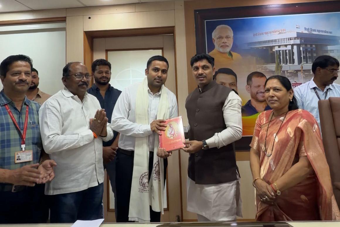 पिंपरी चिंचवडसाठी अभिमानास्पद बाब.. महापालिका कर्मचाऱ्याच्या मुलाची उत्तुंग भरारी; महापौरांकडून सन्मान