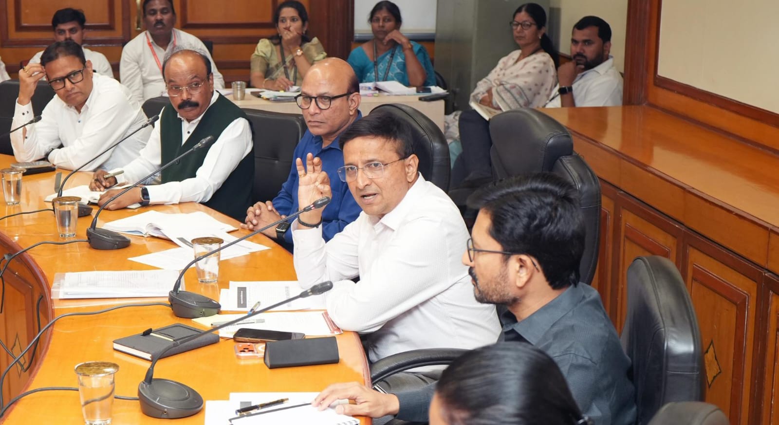 पावसाळ्यापूर्वी नालेसफाईची कामे वेळेत पूर्ण करा - आयुक्त डॉ.विजय सुर्यवंशी