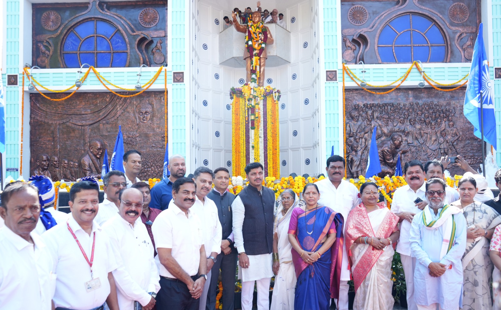 पिंपरी चिंचवड महापालिकेच्या वतीने भारतीय घटनेचे शिल्पकार, भारतरत्न डॉ. बाबासाहेब आंबेडकर यांच्या जयंतीनिमित्त अभिवादन