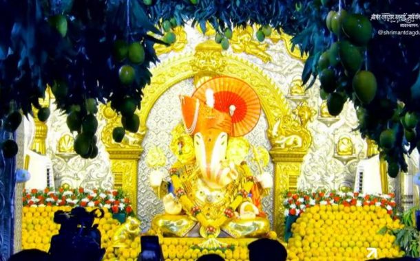 अक्षय्य तृतीयेनिमित्त श्रीमंत दगडूशेठ हलवाई गणपतीला ११ हजार आंब्यांचा 'महानैवेद्य'