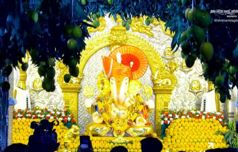 अक्षय्य तृतीयेनिमित्त श्रीमंत दगडूशेठ हलवाई गणपतीला ११ हजार आंब्यांचा 'महानैवेद्य'