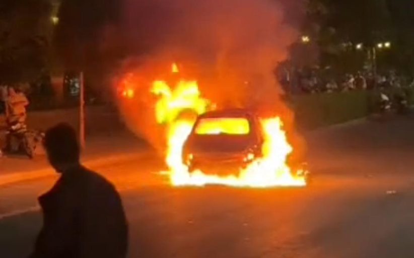 पिंपळे सौदागरमध्ये कार जळून खाक; सुदैवाने जीवितहानी टळली