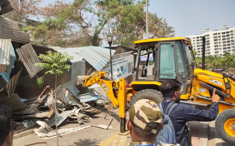 जगताप डेअरी परिसरातील अतिक्रमण व अनधिकृत बांधकामांवर महापालिकेची धडक कारवाई