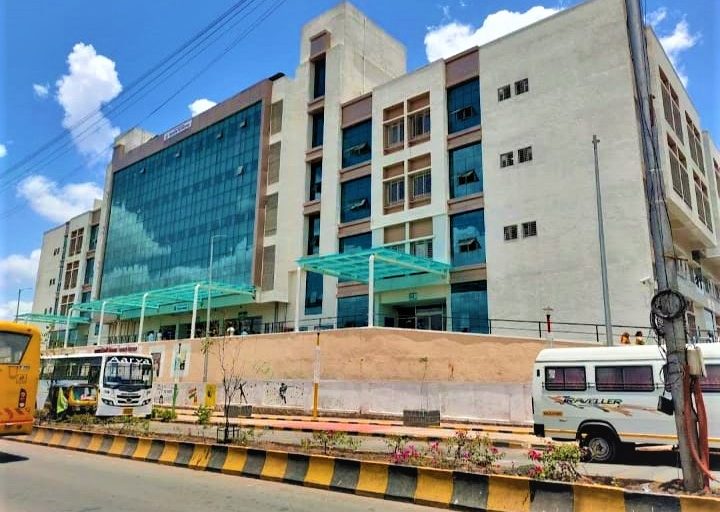 महापालिकेचं थेरगाव हॉस्पिटल समस्यांच्या गर्तेत; रुग्ण आणि नातेवाईक त्रस्त