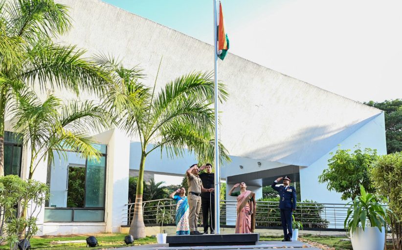 'पीएमआरडीए' मुख्यालयात महाराष्ट्र दिन उत्साहात साजरा; महानगर आयुक्त डॉ. अभिजीत चौधरी यांच्या हस्ते ध्वजारोहण