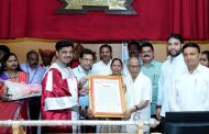 पिंपरी चिंचवड महापालिकेच्या वतीने मधुकर दामोदर जोशी यांचा मानपत्र देऊन सन्मान