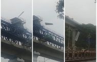 निगडी येथे वादळी वाऱ्याने मेट्रोच्या कामाचे पत्रे उडाले; नागरिक थोडक्यात बचावले