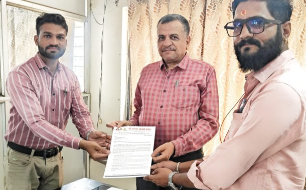 मतदार याद्यांमधील दुबार नावे हटवण्यासाठी निवडणूक निर्णय अधिकाऱ्यांना निवेदन