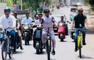 महापौर रवि लांडगे यांचा निवासस्थान ते महापालिका सायकलने प्रवास; आठवड्यातून एक दिवस सायकलनेच कामकाज करण्याचा निर्धार..!