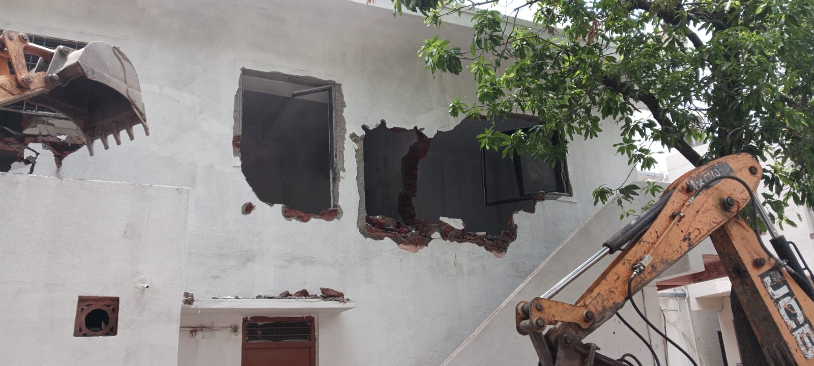 नवी सांगवी येथे ३ अनधिकृत बांधकामांवर महापालिकेची कारवाई