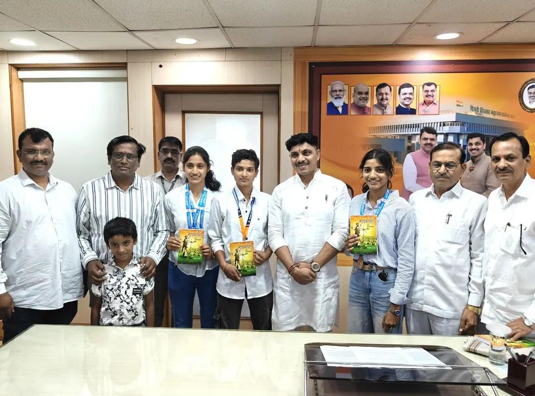 पुणे जिल्हा ॲथलेटिक्स स्पर्धेत साई स्पोर्ट्स अकॅडमीचा दबदबा; मधुरा खांबे व समृद्धी भोईरची सुवर्ण कामगिरी, महापौरांकडून विजेत्यांचा विशेष सन्मान