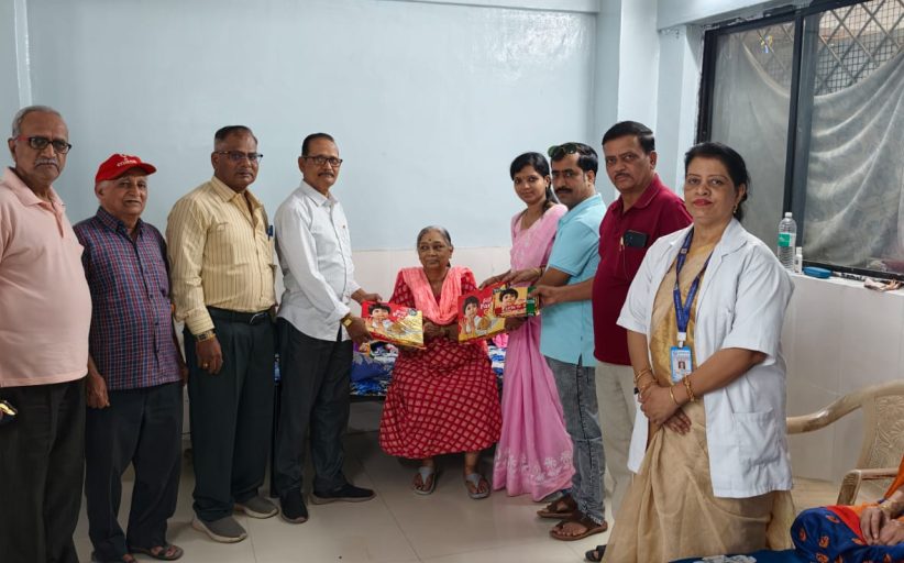 सावली निवारा वृद्धाश्रमाला वुई टुगेदर फाउंडेशनकडून मदतीचा हात