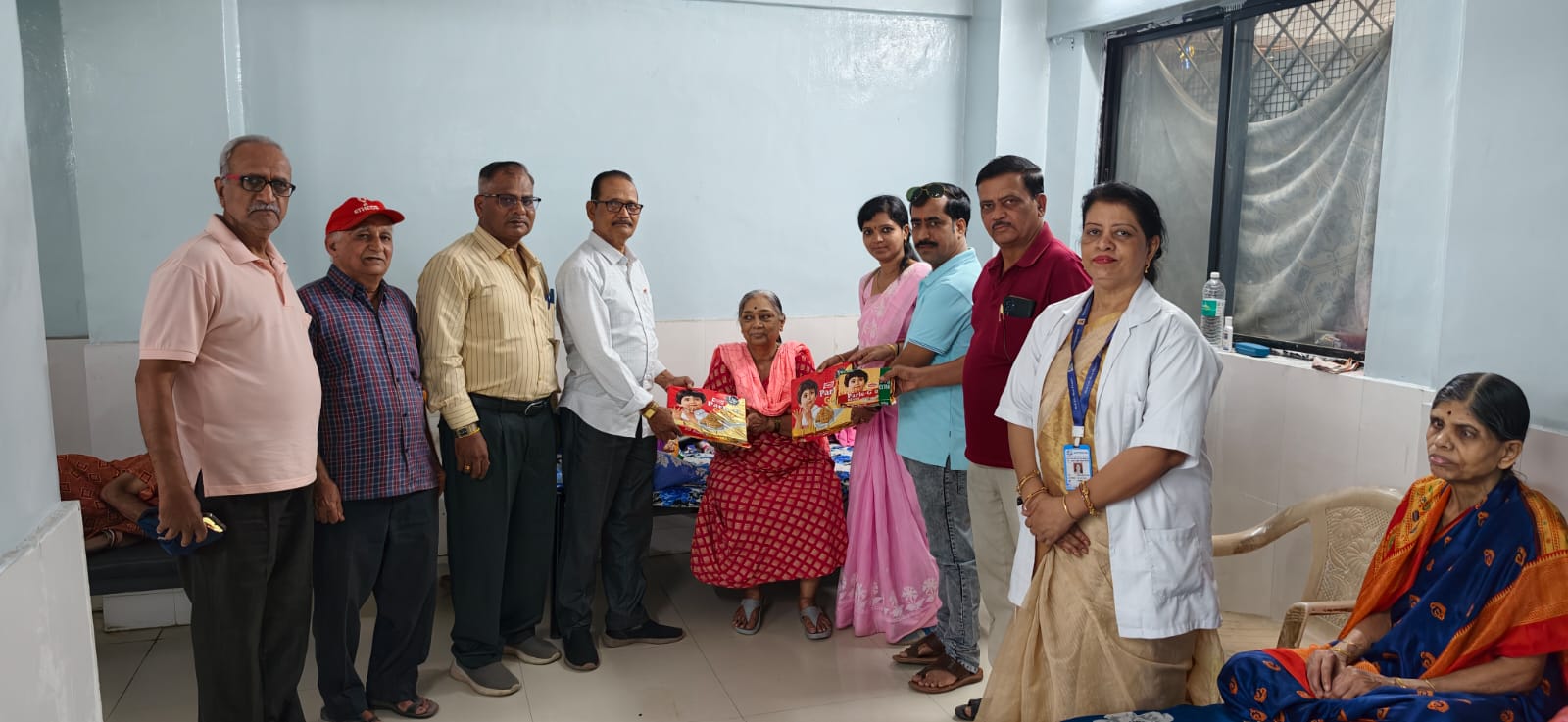 सावली निवारा वृद्धाश्रमाला वुई टुगेदर फाउंडेशनकडून मदतीचा हात