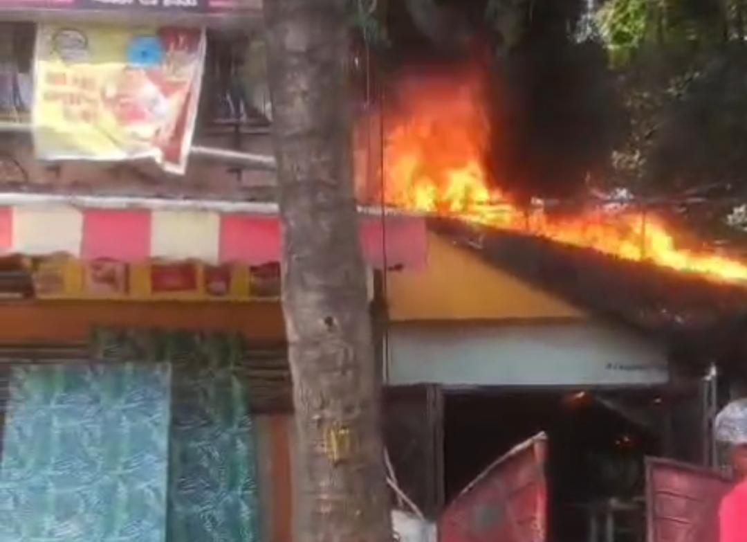 पिंपळे सौदागर येथील टेस्ट ऑफ इंदौरच्या कारखान्याला भीषण आग; मोठी दुर्घटना टळली