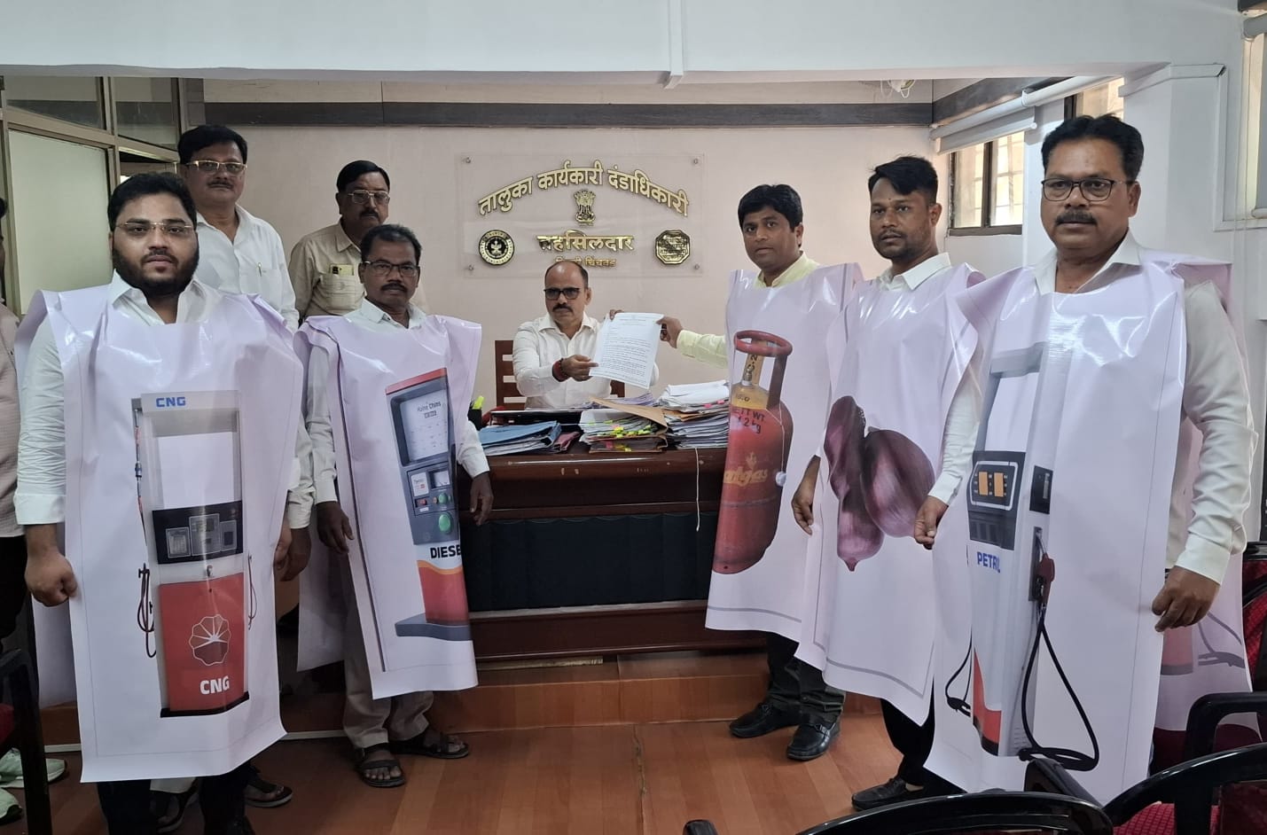 इंधन दरवाढीद्वारे जनतेच्या खिशावर भाजपचा दरोडा; काँग्रेसकडून महागाई विरोधात लक्षवेधी आंदोलन