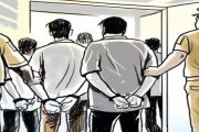 आकुर्डीतील कुरिअर कंपनीतून पावणेतीन लाखांचे मोबाइल चोरल्याप्रकरणी दोन कर्मचाऱ्यांना अटक
