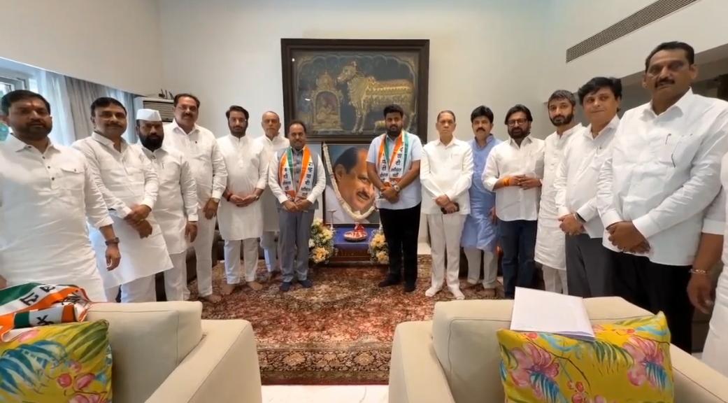 पुण्यात राष्ट्रवादी काँग्रेसमध्ये संजय काकडे व विक्रम काकडे यांचा पक्षप्रवेश