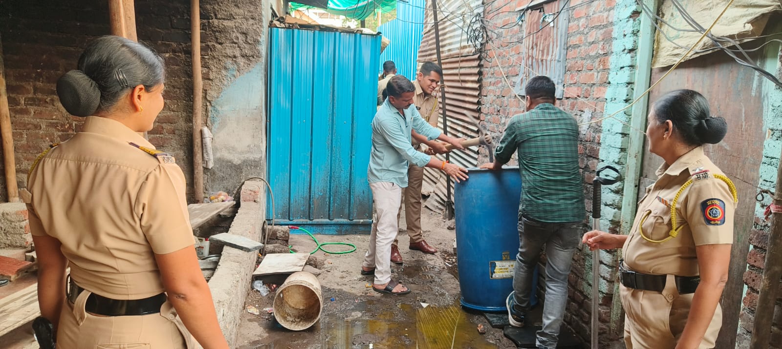 पिंपरी-चिंचवडमध्ये बेकायदेशीर दारू व्यवसायिकांना मोठा दणका; एकाच दिवसात २३ कारवाया, २९ जणांवर गुन्हे दाखल