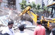 थेरगाव येथे रस्ता रूंदीकरणासाठी अनधिकृत बांधकामांवर महापालिकेचा 'बुलडोझर'