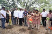 ताथवडेत वनराई.. १० लाख झाडे लावण्याचा संकल्प..!